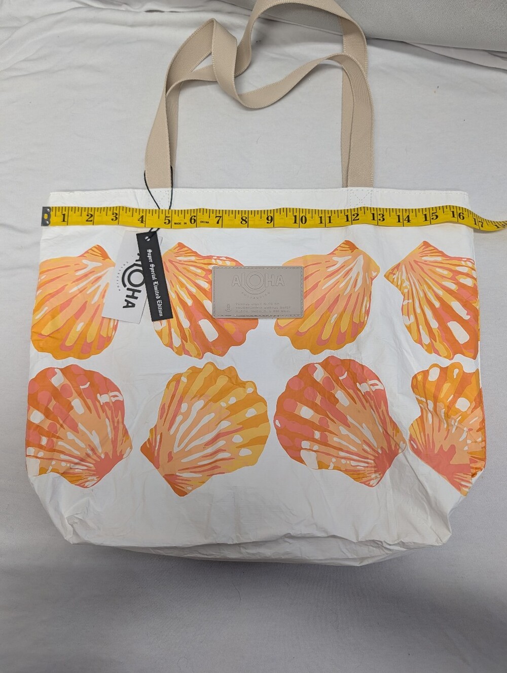 ALOHA Collection Reversible Sunrise Shell/ Shell Clu Waterproof Tote NWT - Picture 13 of 13